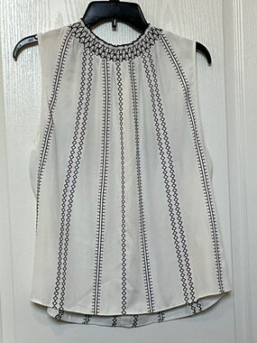 White House Black Market Modern Trendy Blouse Size 12 Cream Sleeveless High Neck